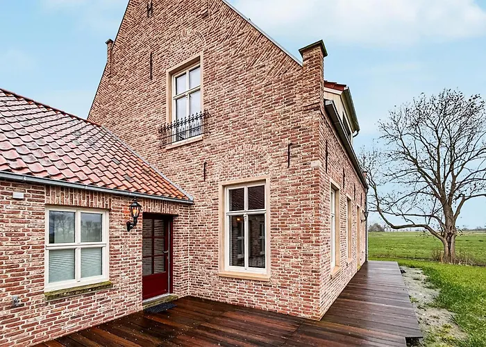 4 Bedroom Cozy In Casa de Férias