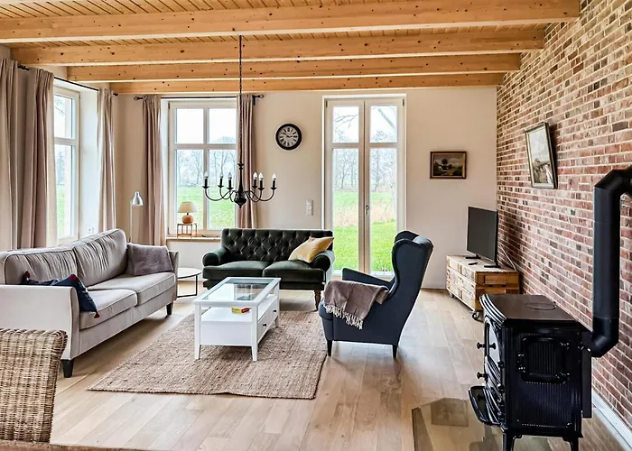 4 Bedroom Cozy In Casa de Férias *