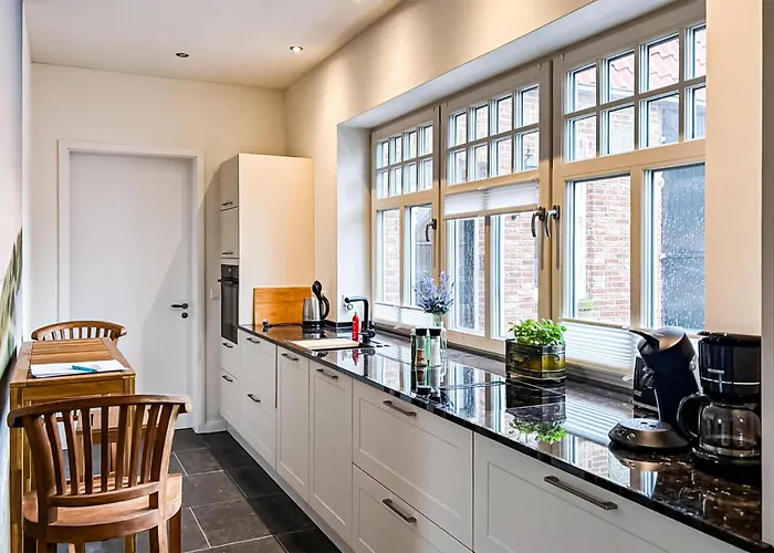 4 Bedroom Cozy In Vakantiehuis *
